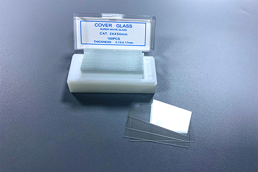 Verre de protection pour microscope