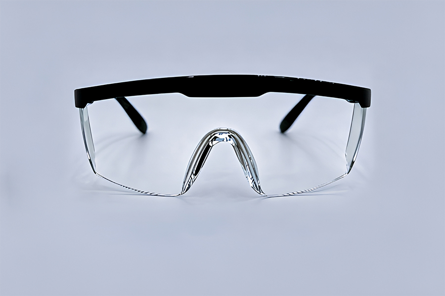 Lunettes Google semi-ouvertes à monture noire